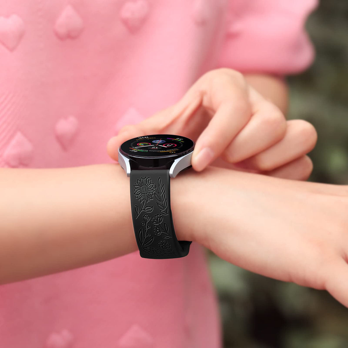 For Garmin Vivomove 3 / Forerunner 645 / Samsung Gear S2 Classic Universal 20mm Carving Flower Silicone Watch Strap - Black For Garmin Vivomove 3 / Forerunner 645 / Samsung Gear S2 Classic Universal 20mm Carving Flower Silicone Watch Strap - Black